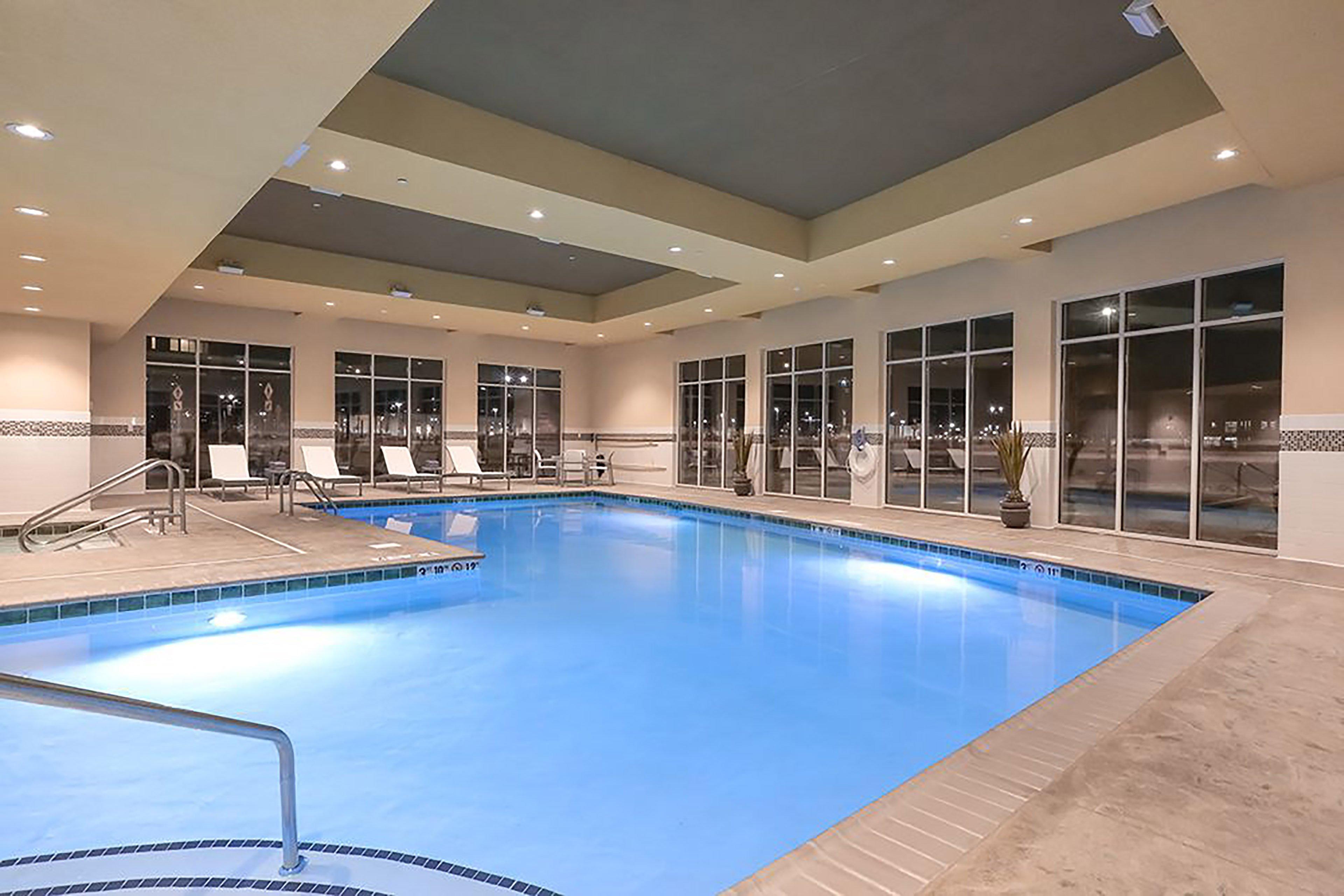 Holiday Inn And Suites East Peoria By Ihg Bagian luar foto
