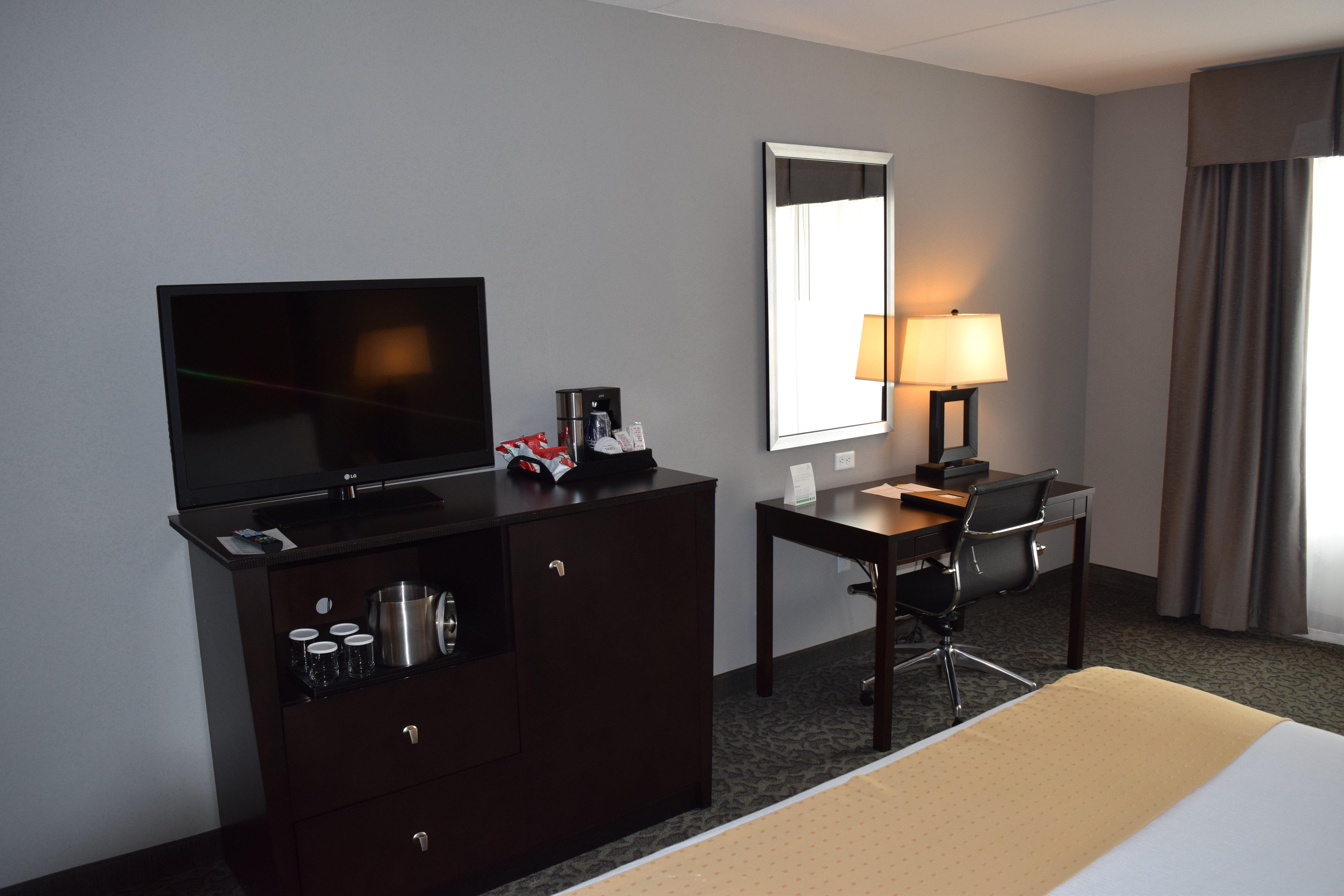Holiday Inn And Suites East Peoria By Ihg Bagian luar foto