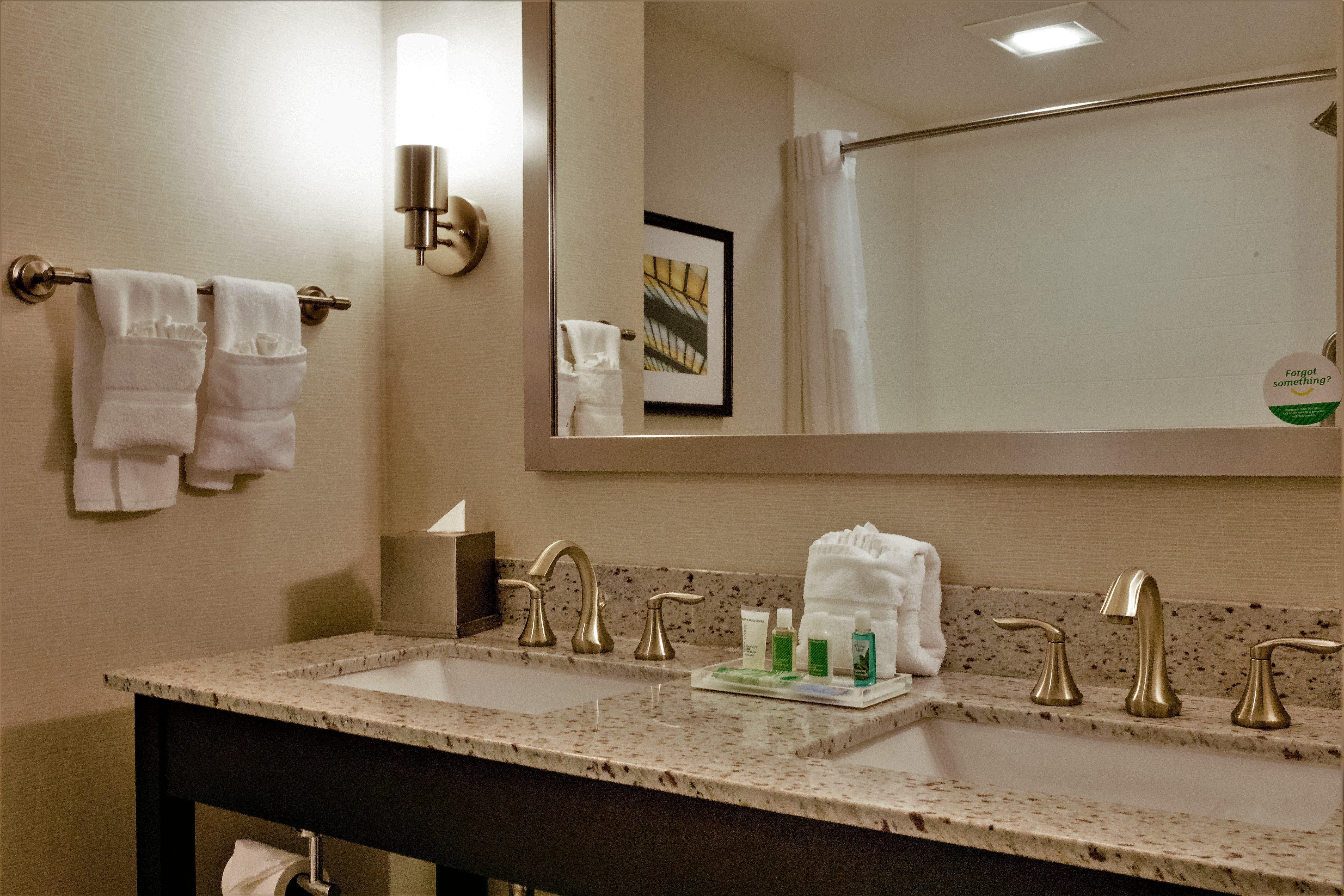 Holiday Inn And Suites East Peoria By Ihg Bagian luar foto
