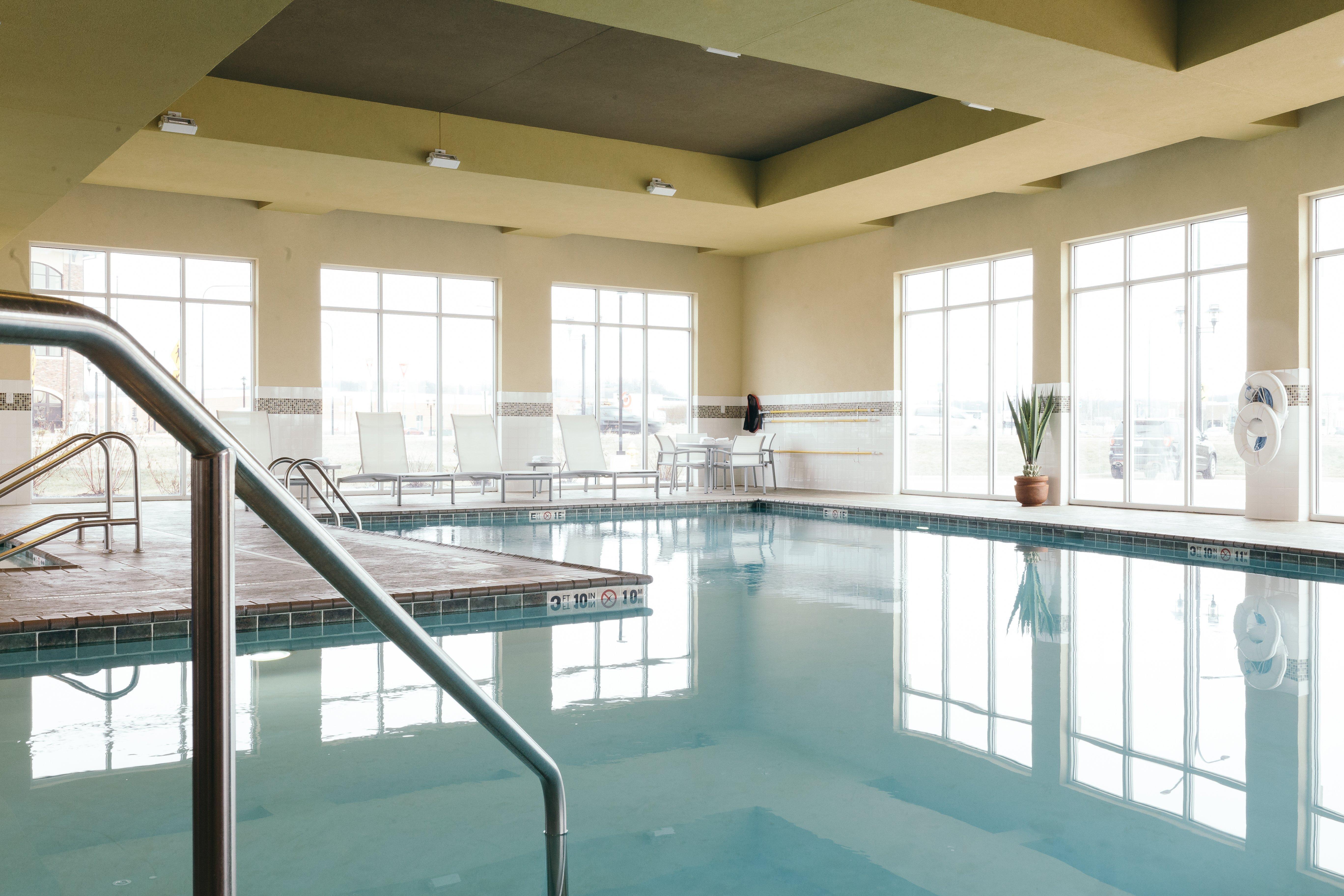 Holiday Inn And Suites East Peoria By Ihg Bagian luar foto