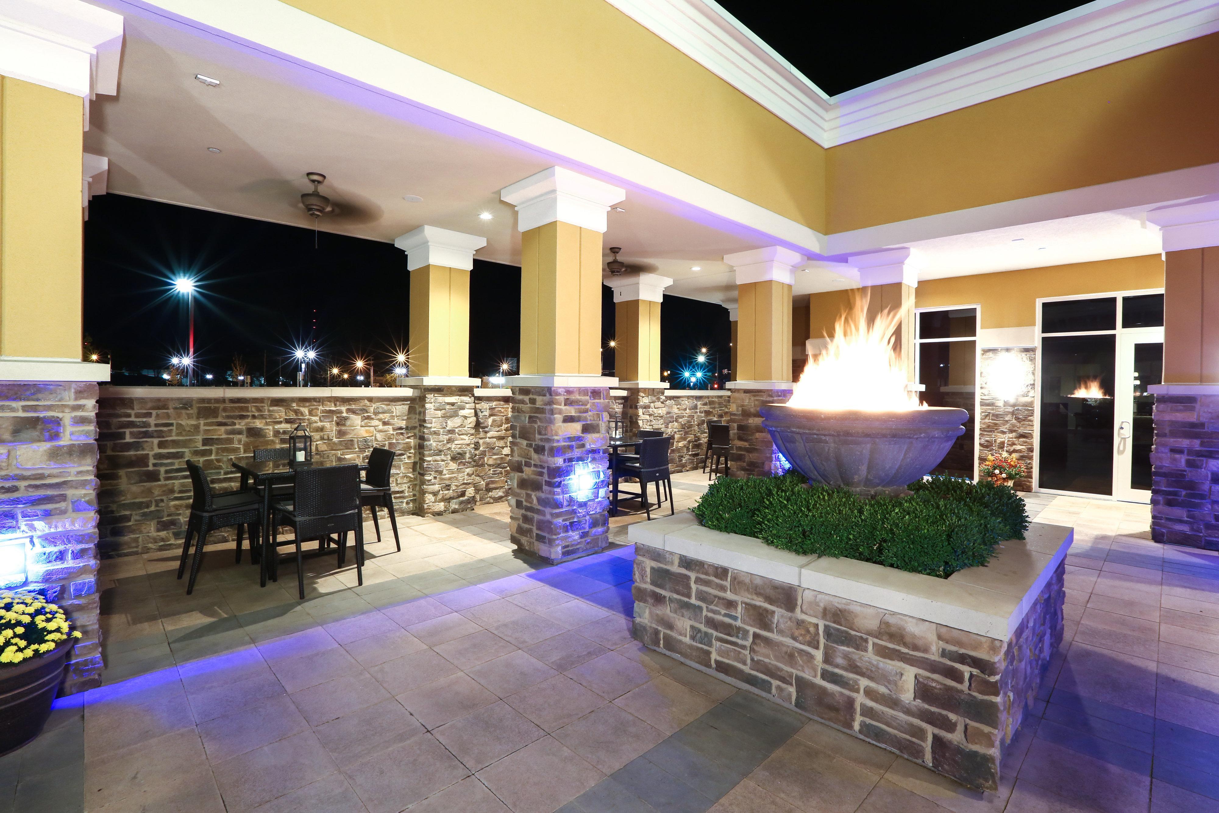 Holiday Inn And Suites East Peoria By Ihg Bagian luar foto