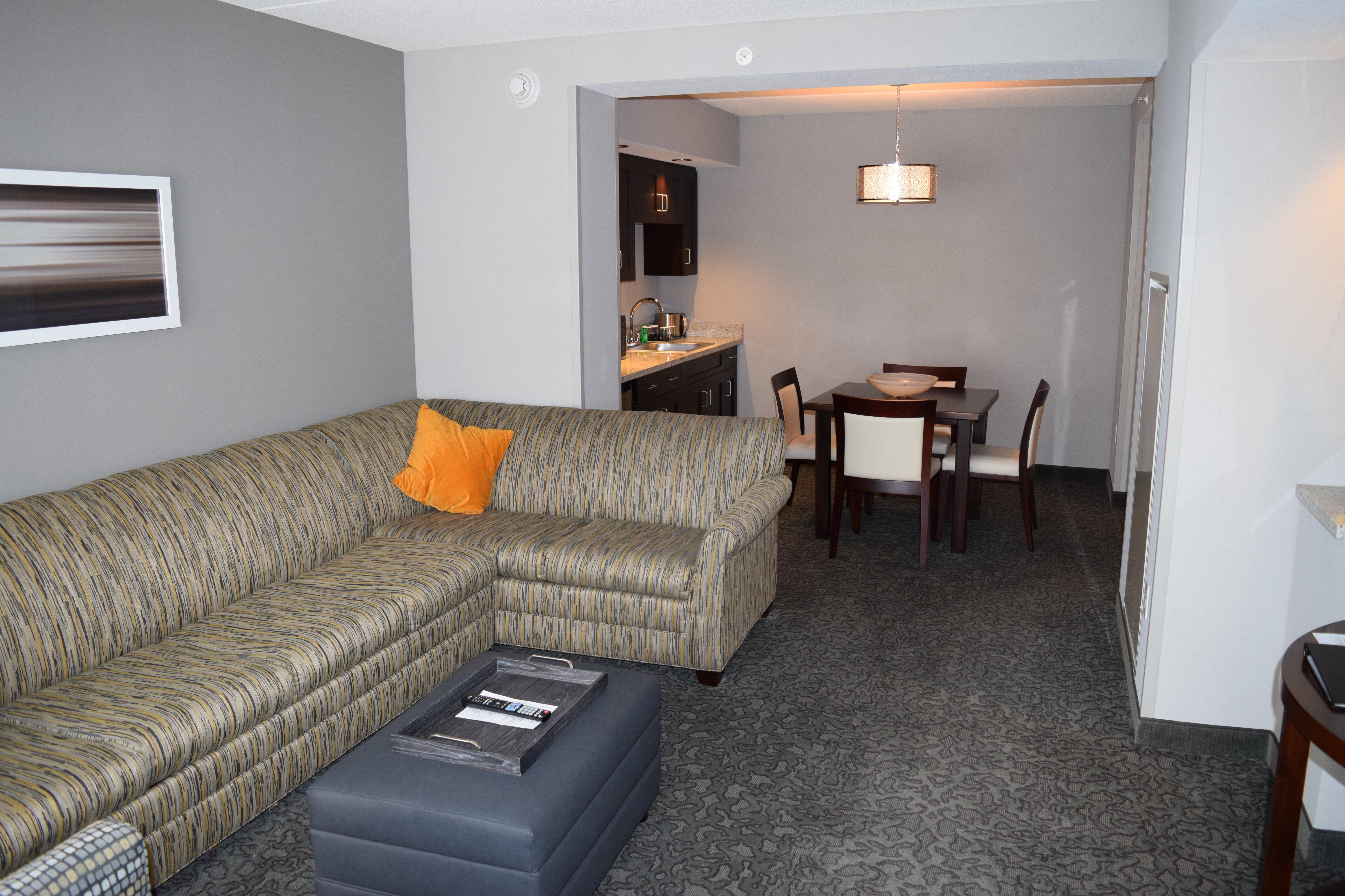 Holiday Inn And Suites East Peoria By Ihg Bagian luar foto